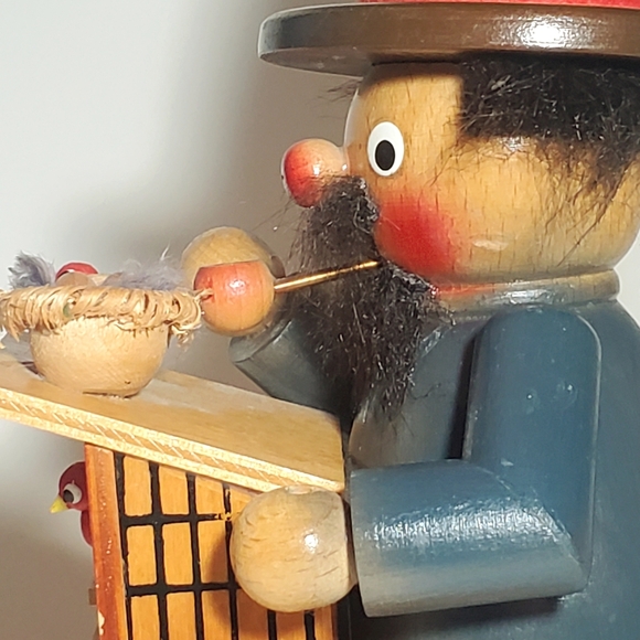Vintage German Birdwatcher Wooden Smoker / Incense Burner Musical - Picture 10 of 12